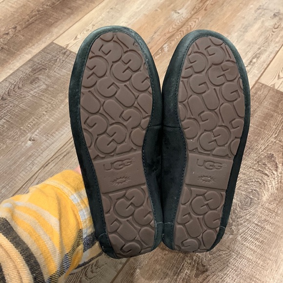 UGG Slippers - Picture 4 of 5